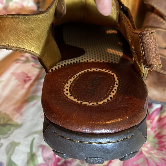 BORN Size 11 Fisherman Sandal Brown Leather Rubber Sole Adjustable Strap Sturdy main image 4